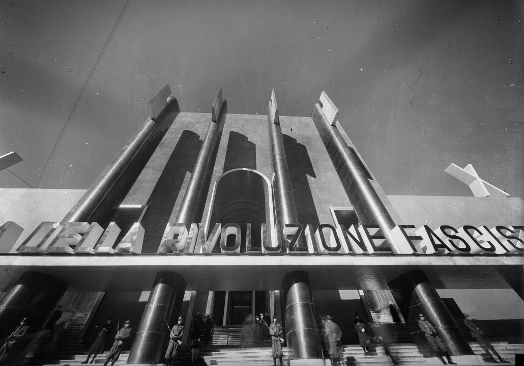 Il Fascismo italiano come esempio tipico di rivoluzione sistemica Il