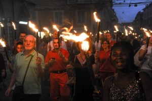 fiaccolata_antirazzista